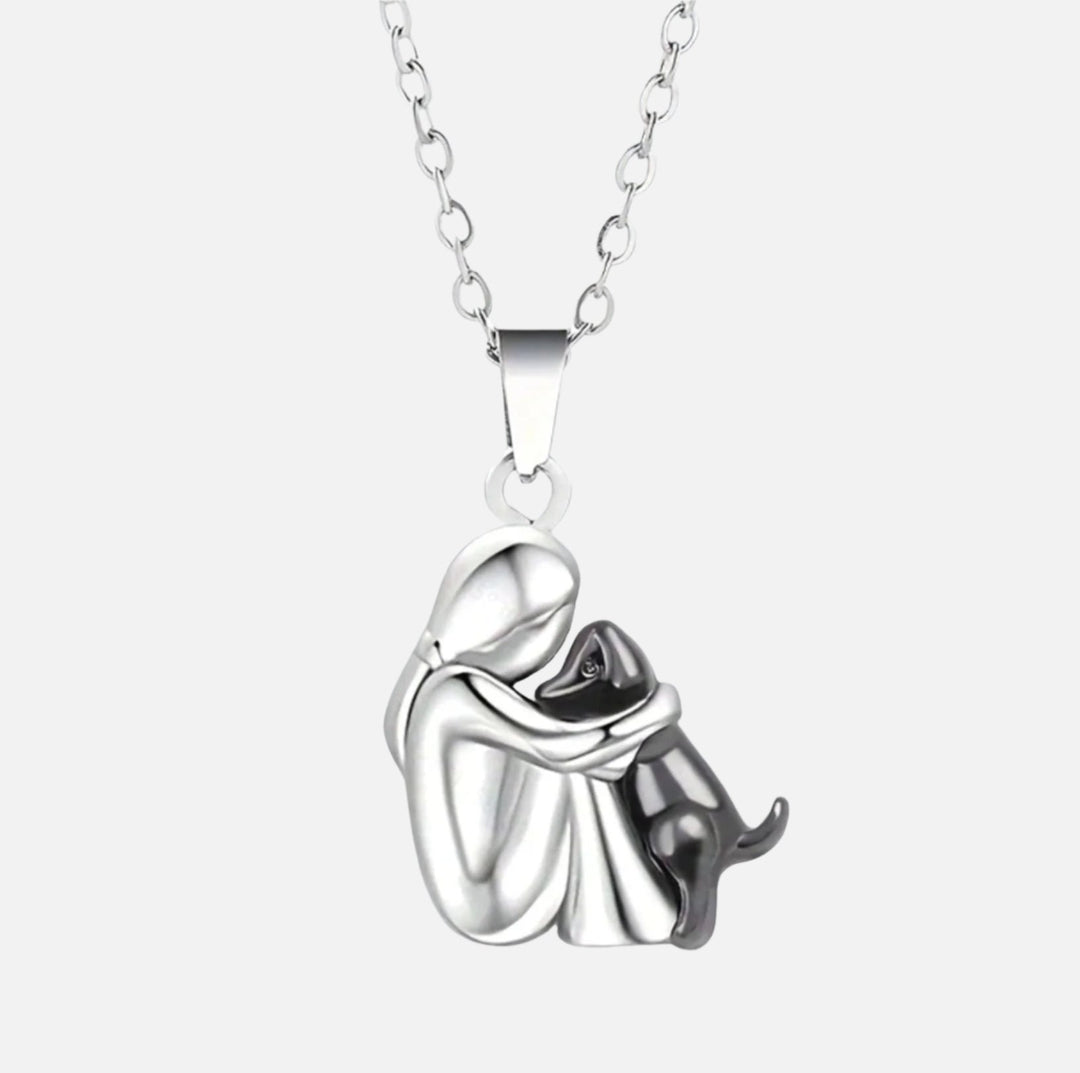 Alora™ | Hug Pendant Necklace